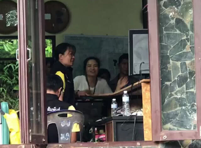 ผู้ปกครอง ดีใจทั้งน้ำตา!! เห็นรอยยิ้ม 13 ชีวิตหมูป่า