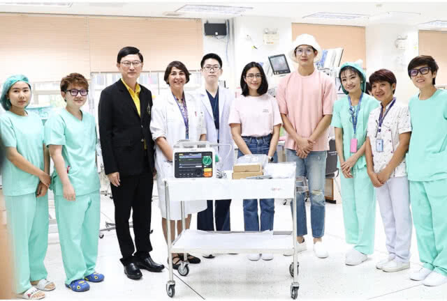 "พุฒ-จุ๋ย" บริจาคเครื่องปั๊มหัวใจ ร.พ.เด็ก