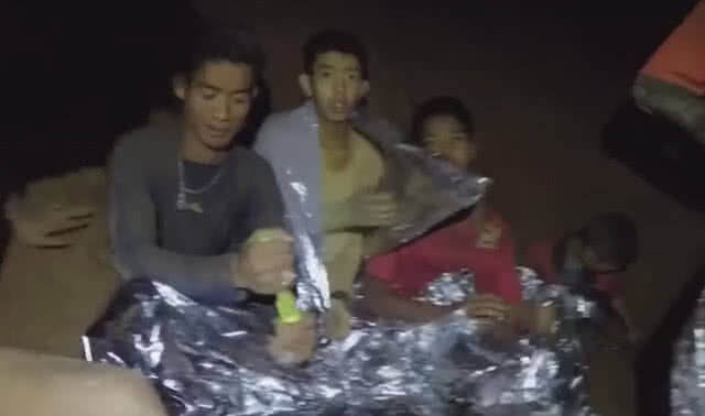 กำลังใจล้นหลาม แห่ดูคลิปสด "โค้ชเอก"ร่วมล้านโซเชียลขอร้องโค้ชออกมาอย่าโทษตัวเอง