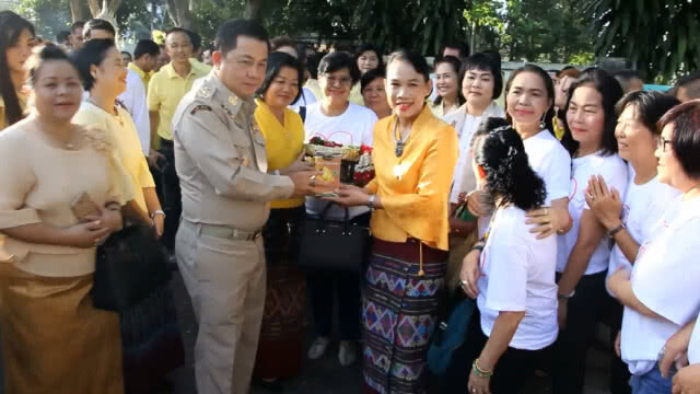 ชาวพะเยาร่วมส่งผู้ว่าฯ รับตำแหน่งที่เชียงราย