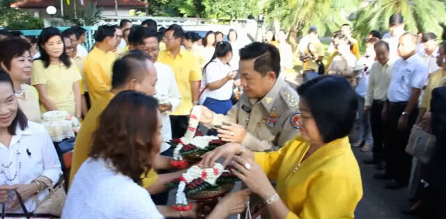 ชาวพะเยาร่วมส่งผู้ว่าฯ รับตำแหน่งที่เชียงราย
