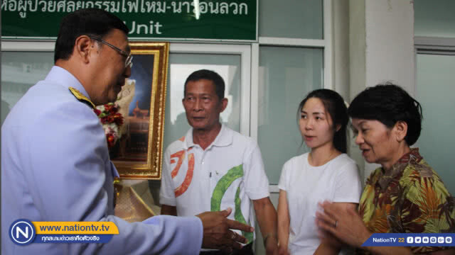 ผู้ว่าฯ เชียงใหม่ อัญเชิญแจกันดอกไม้พระราชทานมอบทหารบาดเจ็บเหตุเครื่องบินตก