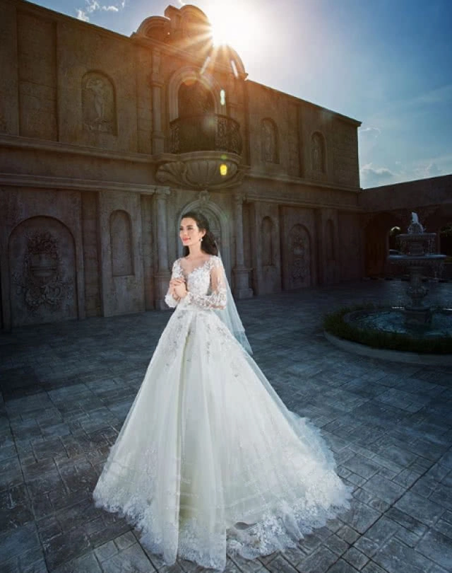 ส่องชุดเจ้าสาวฉบับ "ซูซี่ สุษิรา" ชุดไหนอลัง