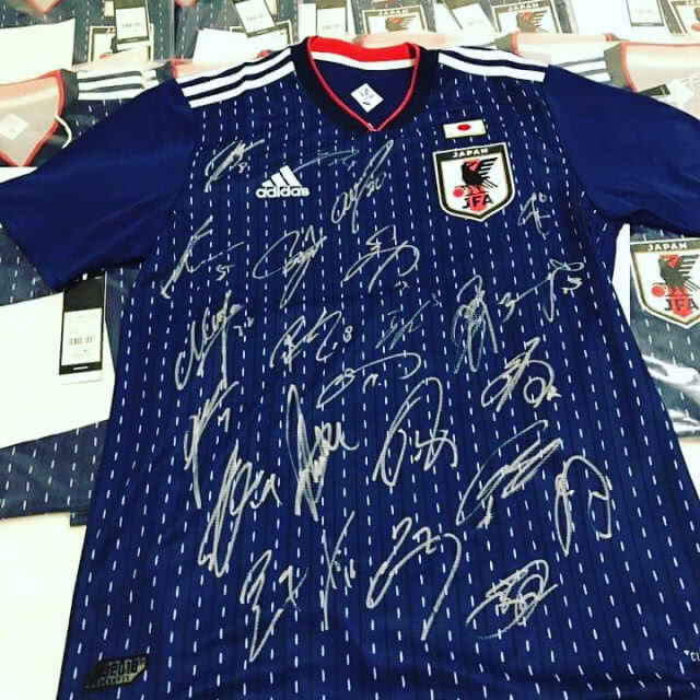ทีมชาติญี่ปุ่นมอบเสื้อพร้อมลายเซ็นเป็นกำลังใจให้ทีมหมูป่า