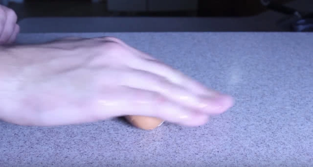 (คลิป) ปอกไข่ต้มให้เร็ว - ง่าย ใน 3 ขั้นตอน