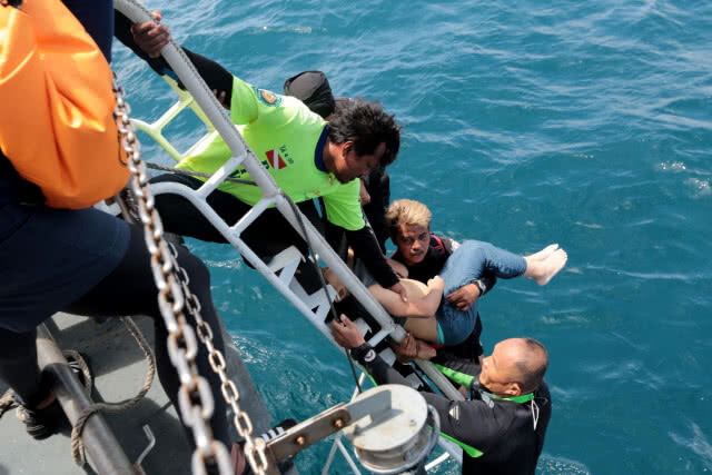 จังหวัดภูเก็ตเปิด 3 ศูนย์บริการข้อมูล-รับศพเรือล่ม
