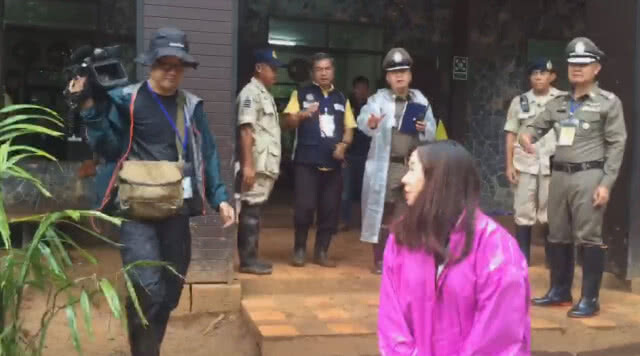 (คลิป) เชิญญาติหมูป่า 13 ชีวิต ไปศูนย์อำนวยการฯ