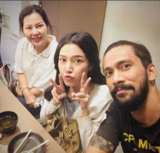 อะไรยังไง 'แนท' เดือดปุด!  โพสต์จอดำ"โครตเลว"' พร้อมคอมเม้นท์ "ผู้ชายก็ชั่ว ผู้ ญ ก็เลววว พออ" 