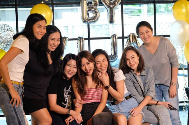 แฟนคลับเซอร์ไพรส์" วีเจจ๋า" น้ำตาซึม