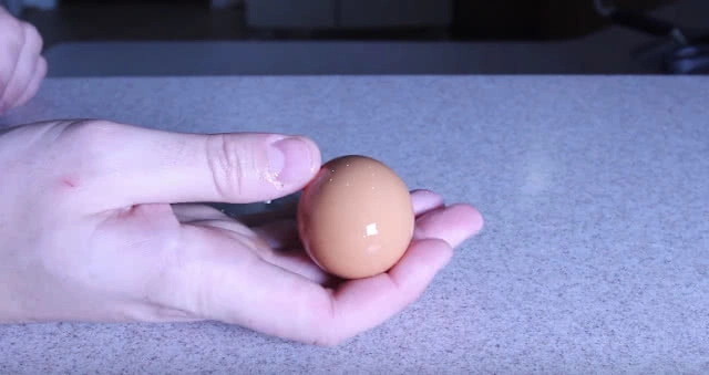 (คลิป) ปอกไข่ต้มให้เร็ว - ง่าย ใน 3 ขั้นตอน