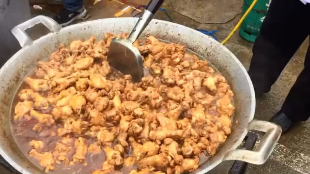 ระดมเชฟไทย-ต่างชาติ ปรุงอาหารให้ จนท.-จิตอาสาทำภารกิจหมูป่า