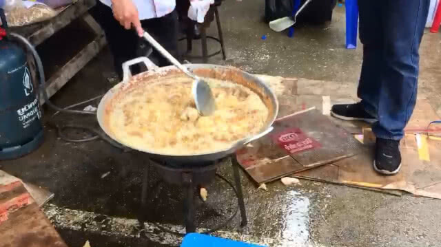 ระดมเชฟไทย-ต่างชาติ ปรุงอาหารให้ จนท.-จิตอาสาทำภารกิจหมูป่า