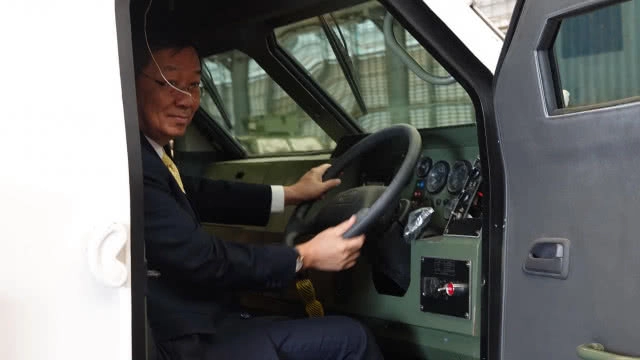 มาดามรถถังพาคณะ สนช.เปิดตัวรถพยาบาลเกราะ ล้อยางคันแรกของโลก