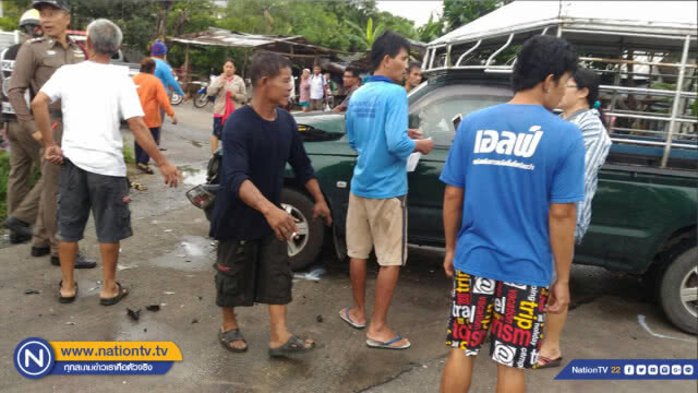 กระบะเร่งเครื่องหนีฝนพลิกคว่ำตกข้างทางต่างด้าวเจ็บระนาว