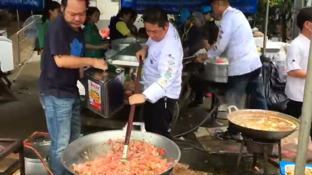 ระดมเชฟไทย-ต่างชาติ ปรุงอาหารให้ จนท.-จิตอาสาทำภารกิจหมูป่า