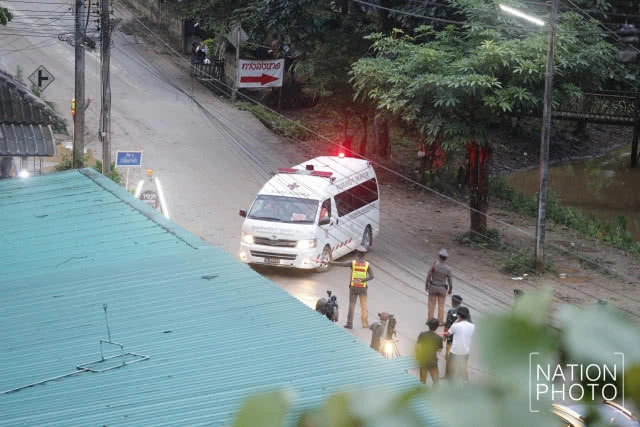 หมอริชาร์ด แฮร์ริส ผู้ชี้ชะตาหมูป่าออกจากถ้ำ