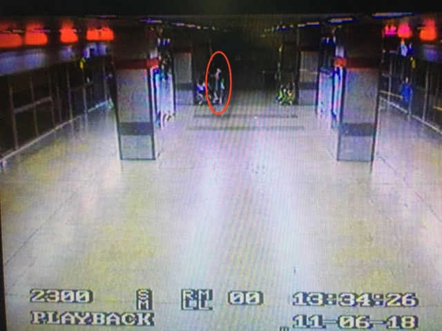 (คลิป) ตร.เร่งตามหาชายหยิบแมคบุ๊คสาวฝรั่งเศส ลืมไว้สถานีรถไฟฟ้าใต้ดิน ย้ำ!!เอามาคืนจะไม่มีความผิด