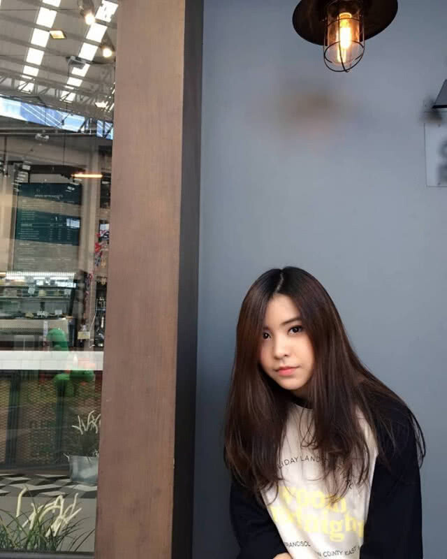 "ตาหวาน BNK48" ทนไม่ไหว!! โอตะดักถ่ายรูปหน้าห้องน้ำ