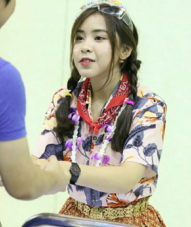 "ตาหวาน BNK48" ทนไม่ไหว!! โอตะดักถ่ายรูปหน้าห้องน้ำ