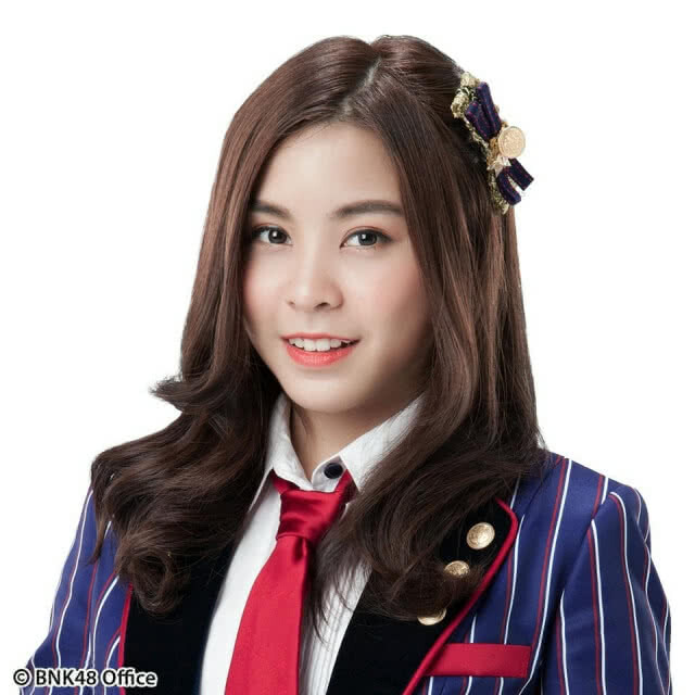 "ตาหวาน BNK48" ทนไม่ไหว!! โอตะดักถ่ายรูปหน้าห้องน้ำ