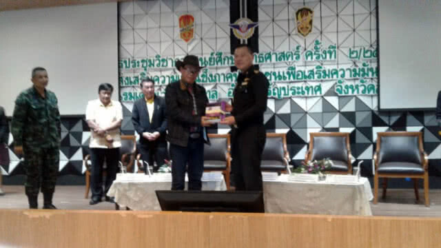 "กำนันคนดัง" ฉะรัฐบาล "ประยุทธ์" ทำให้คนขี้เกียจ