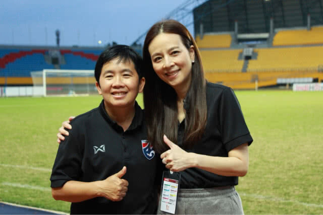 "มาดามแป้ง" สุดแฮปปี้!!! ชบาแก้วทะลุชิงจ้าวอาเซียนสมัยที่สี่