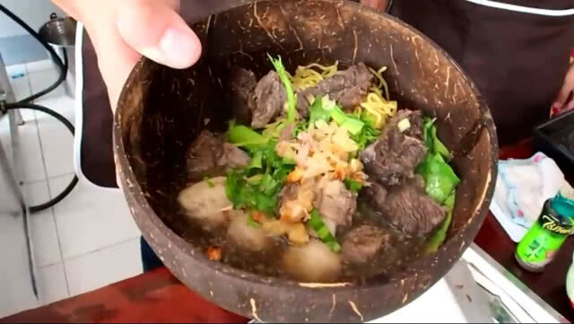 คุ้มสุดๆ ก๋วยเตี๋ยวกะลา จัดโปรนร.-นศ. 20 บาท