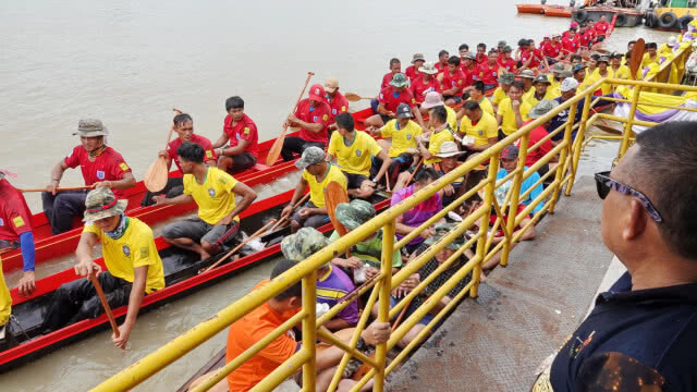 ปทุมธานี เปิดฤดูการแข่งขันเรือยาวชิงถ้วยพระราชทาน