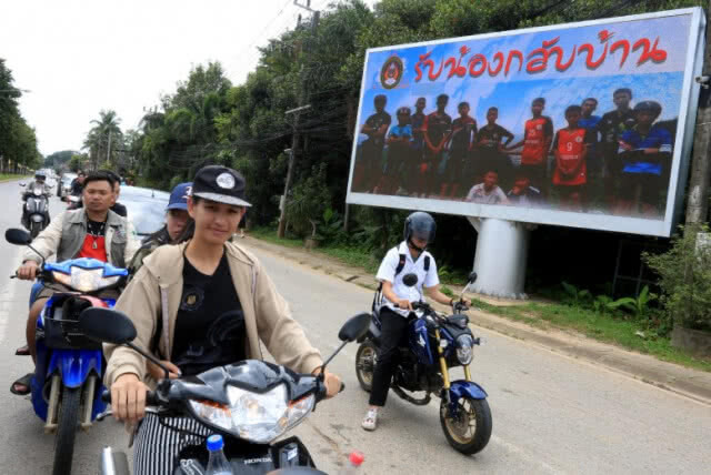 ครอบครัวคนใกล้ชิดใช้ "หัวใจ" ฟื้นฟูจิตใจ "หมูป่า"