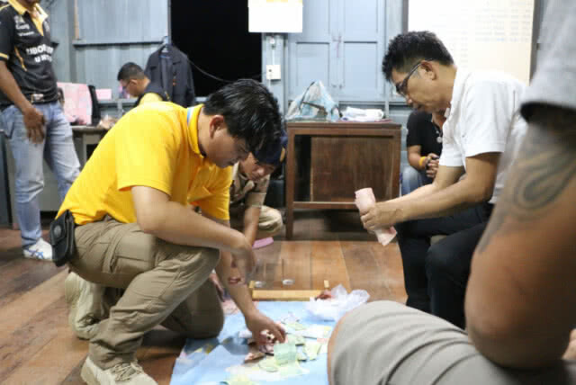 ชาวอุบลฯ สุดทน!! ร้อง ผวจ. จับโต๊ะพนันบอลกลางเมือง