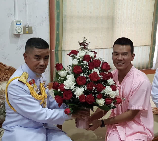 ผบ.ทบ. เยี่ยมอาการ "หมอภาคย์" ที่ รพ.เชียงรายประชานุเคราะห์