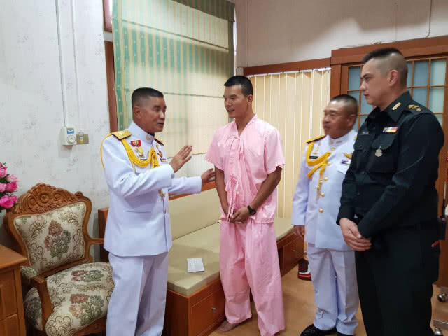 ผบ.ทบ. เยี่ยมอาการ "หมอภาคย์" ที่ รพ.เชียงรายประชานุเคราะห์
