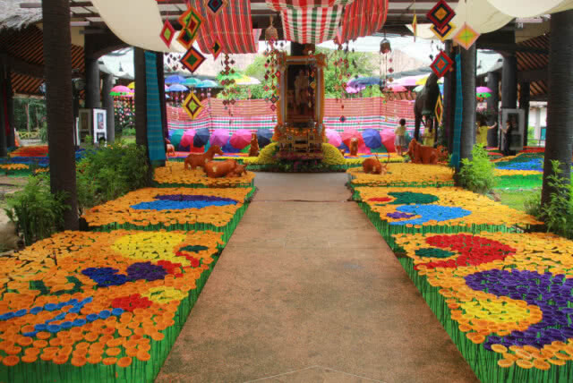 สวนสัตว์อุบลฯ จัดเต็ม!! ทุ่งดอกเทียนรูป "ลุงตู่" ต้อนรับครม.สัญจร
