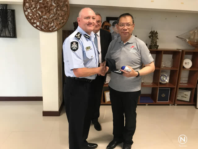 ทูตออสเตรเลีย มอบเสื้อสามารถให้ "ณรงค์ศักดิ์"