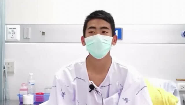 คลิป 13 หมูป่า ทักทาย "ผมสบายดี-แข็งแรงแล้ว"