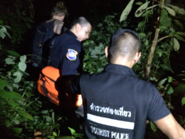น้ำป่าทะลักปิดทางเข้า-ออก!! จนท.รุดช่วยเหลือนทท.ติดน้ำป่าเมืองปาย