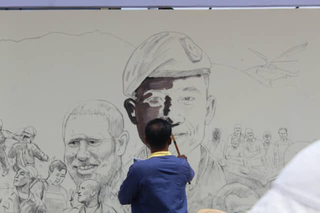 ศิลปินเชียงรายรวมตัววาดภาพ เหตุการณ์ช่วยเหลือ 13 หมูป่า