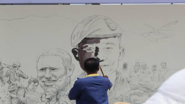 ศิลปินเชียงรายรวมตัว วาดภาพเล่าเรื่องราวช่วยทีมหมูป่า