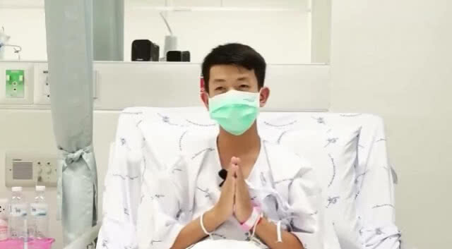 คลิป 13 หมูป่า ทักทาย "ผมสบายดี-แข็งแรงแล้ว"
