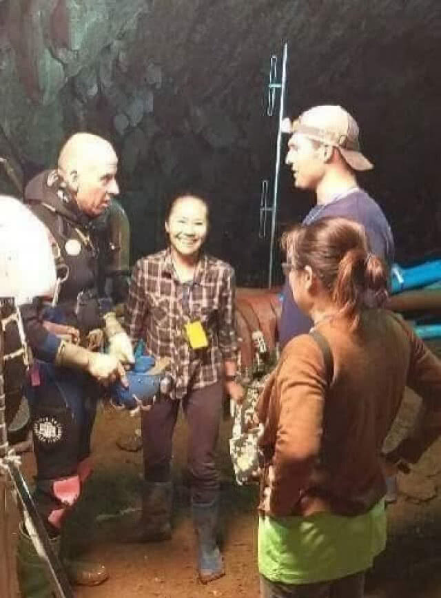 (คลิป) "ริค สแตนตัน" ฮีโร่นักดำน้ำถ้ำหลวง ไม่ได้แค่พบ 13 หมูป่า แต่ยังได้พบรักด้วย!!!