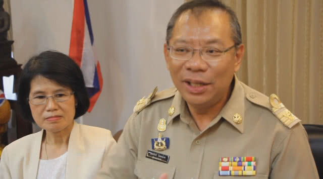 ขรก.-ปชช.พะเยานับพันแห่ต้อนรับ ผู้ว่าฯ ณรงค์ศักดิ์ (ชมคลิป)