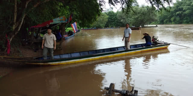 น้ำเมยล้นตลิ่ง ท่วมไร่นาชาวพบพระ (มีคลิป)