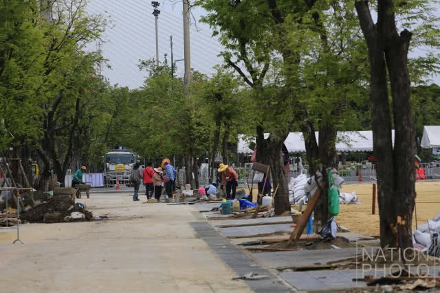 ปรับปรุงภูมิทัศน์ท้องสนามหลวงเตรียมงานวันเฉลิมพระชนมพรรษารัชกาลที่ 10 (ชมภาพชุด)
