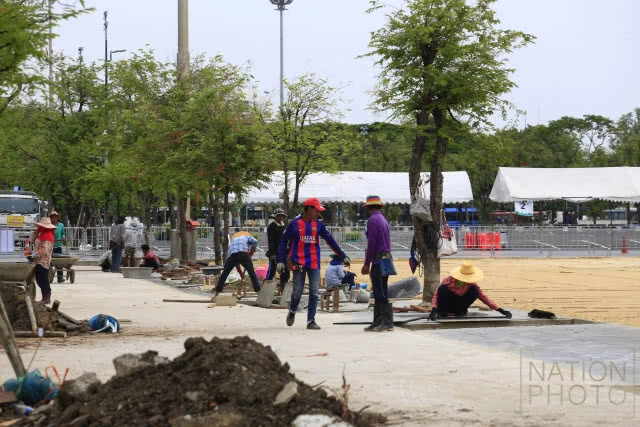 ปรับปรุงภูมิทัศน์ท้องสนามหลวงเตรียมงานวันเฉลิมพระชนมพรรษารัชกาลที่ 10 (ชมภาพชุด)
