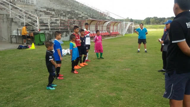 สโมสรพัฒนาเอฟซี เปิดสอนฟุตบอลขั้นพื้นฐาน ให้เยาวชน