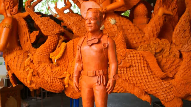 นักท่องเที่ยว คึกคัก!! แห่เซลฟี่เทียนจ่าแซม