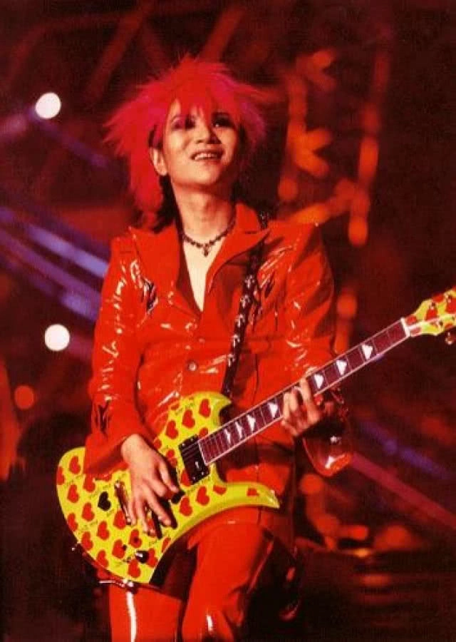 17 ก.ค. 2554  อดีตสมาชิกวง X Japan  ผูกคอลาโลกตามรอย "ฮิเดะ"