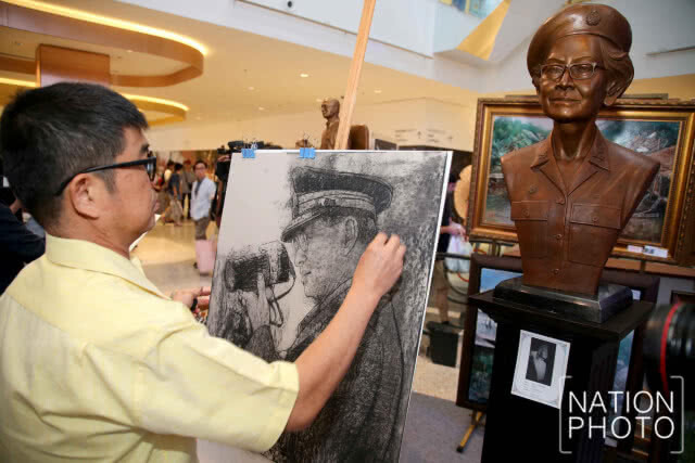 นิทรรศการ "เทิดไท้พระราชวงศ์จักรี" เนื่องในวโรกาสเฉลิมพระชนมพรรษา สมเด็จพระเจ้าอยู่หัว (ชมภาพชุด)
