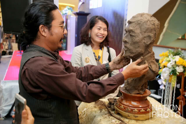 นิทรรศการ "เทิดไท้พระราชวงศ์จักรี" เนื่องในวโรกาสเฉลิมพระชนมพรรษา สมเด็จพระเจ้าอยู่หัว (ชมภาพชุด)