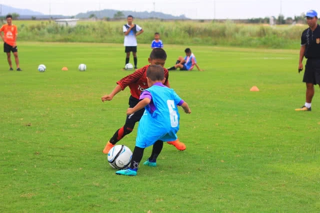 สโมสรพัฒนาเอฟซี เปิดสอนฟุตบอลขั้นพื้นฐาน ให้เยาวชน